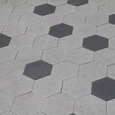 Pavés hexagonaux posés en situation réelle
